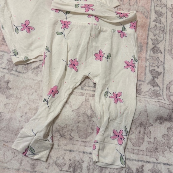 Carters baby girl set - Picture 3 of 3